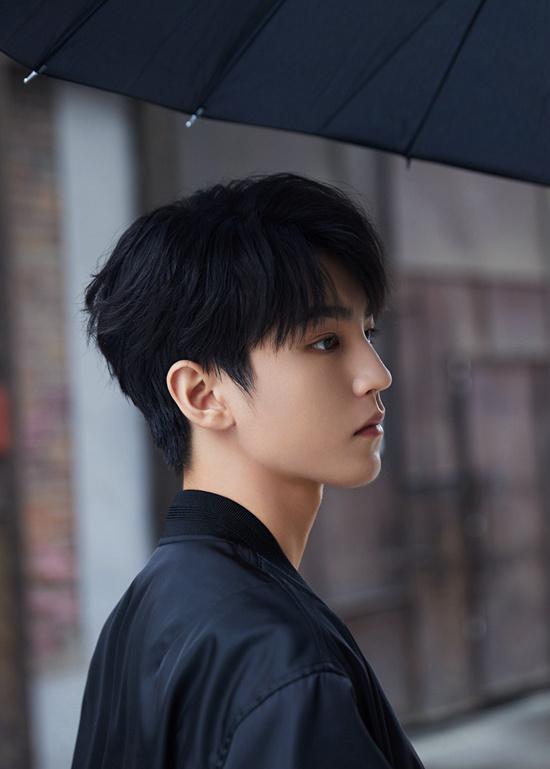 王俊凱最新魅力探索,揭開照片背后的故事