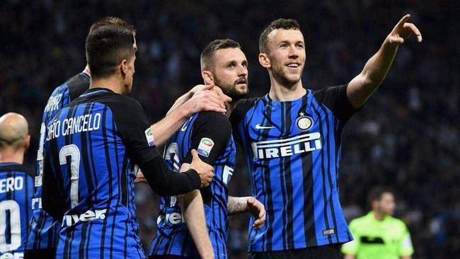 意甲賽場(chǎng)最新動(dòng)態(tài)與熱議焦點(diǎn)